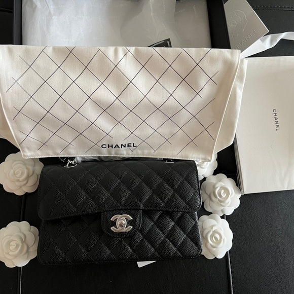 🤗Sold out🤗Chanel classic small caviar leather silver hardware - Picture 1 of 1
